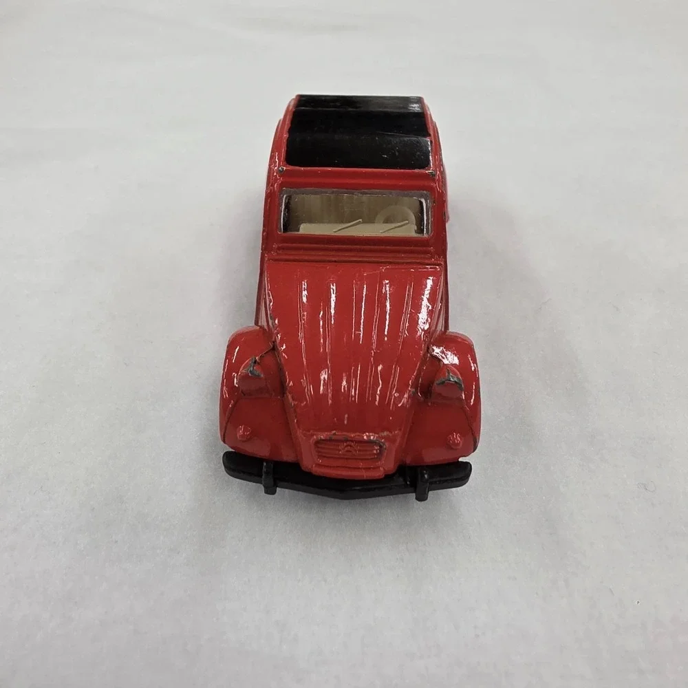 Matchbox Citroën 2CV 1:64 Diecast Car 1970 Red/Black Sunroof Vintage